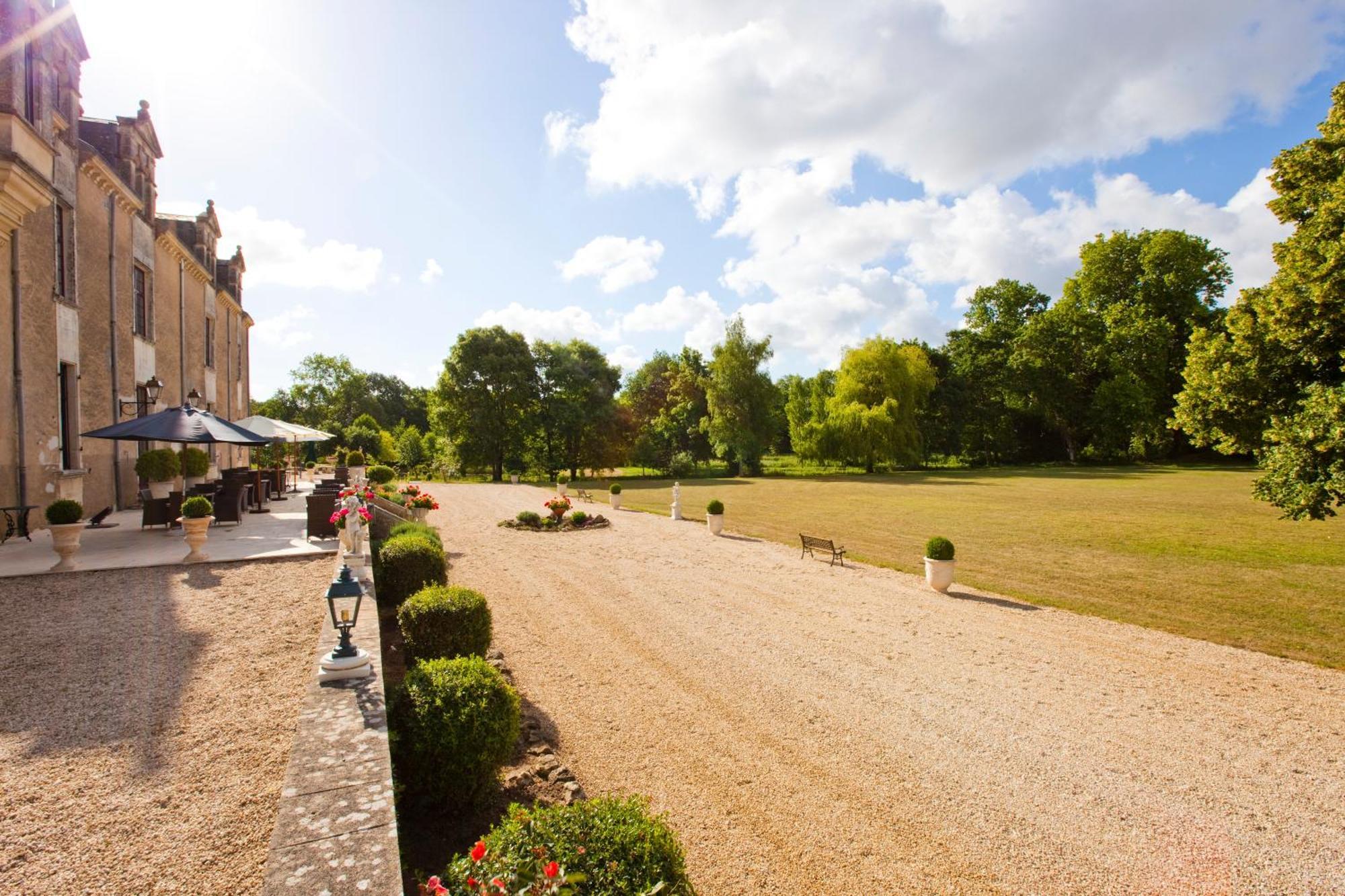 Chateau De La Verie Challans Exterior photo
