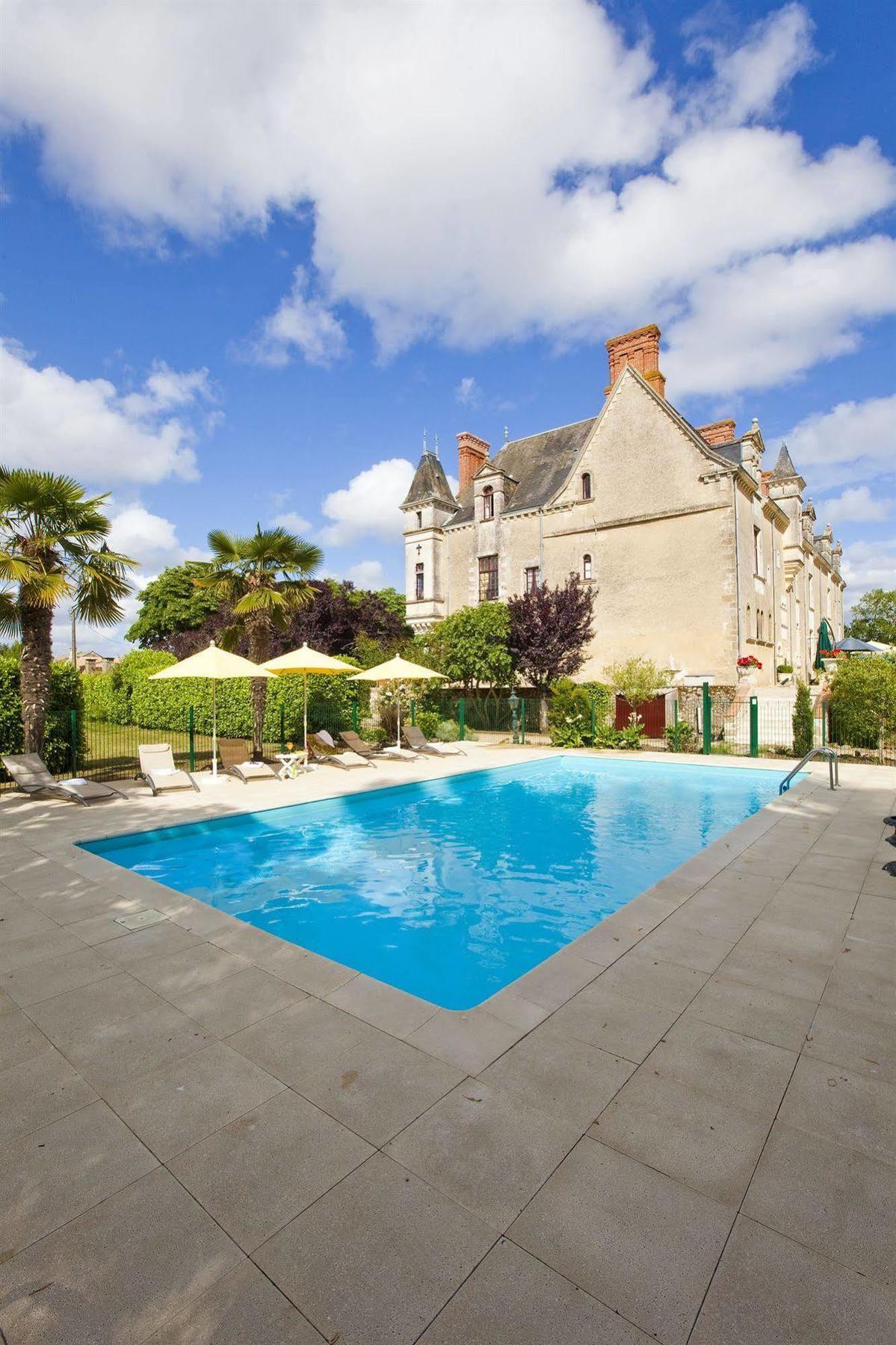 Chateau De La Verie Challans Exterior photo